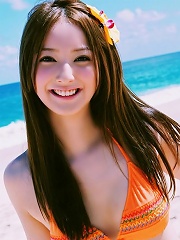 Gravure idol is incredibly beautiful in her bright orange bikini